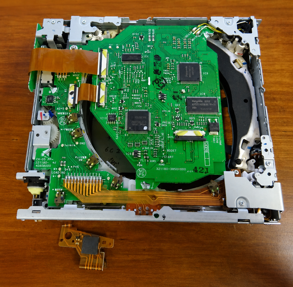 Toyota Navigation Sequoia, Tundra, Sienna Highlander 4 CD Fujitsu Mechanism OEM